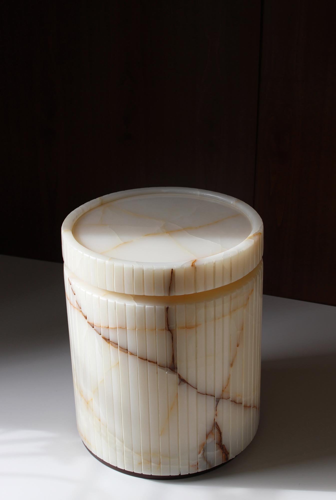 Drey Onyx Table