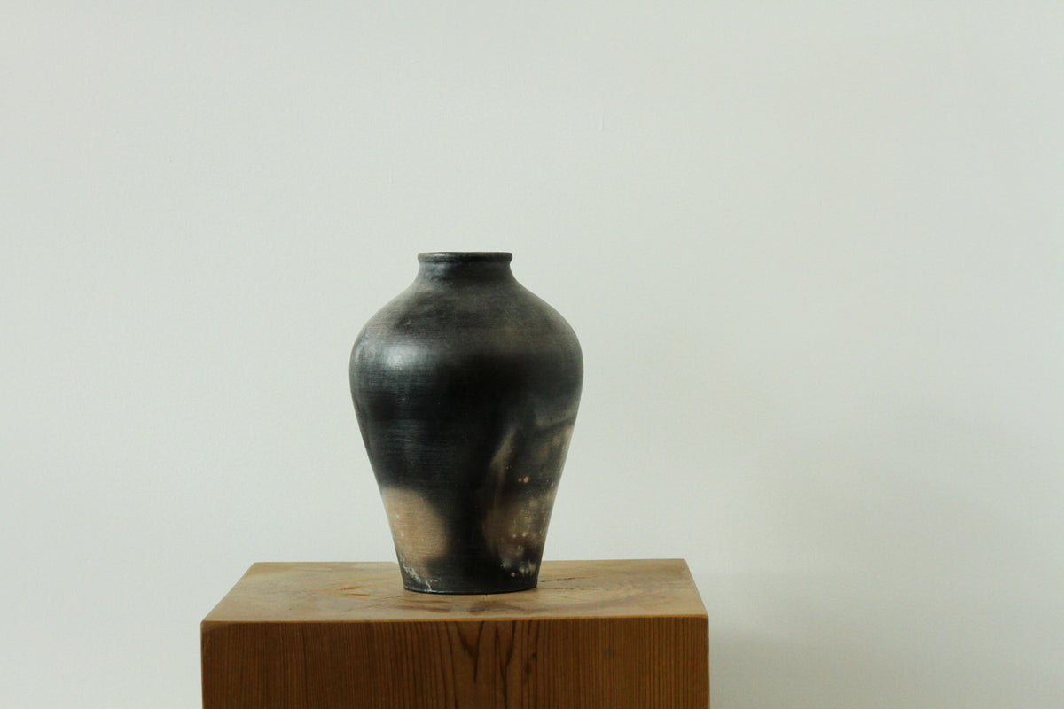 Sawdust-Fired Vase 057