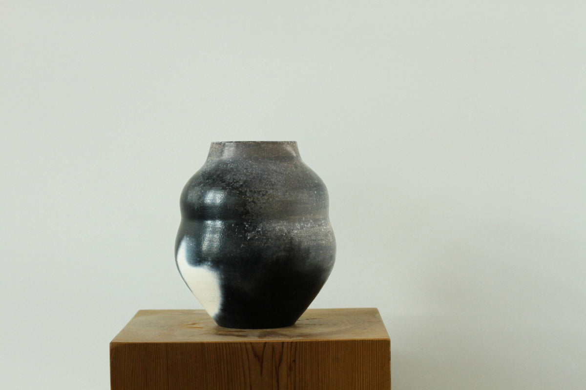 Sawdust-Fired Vase 083