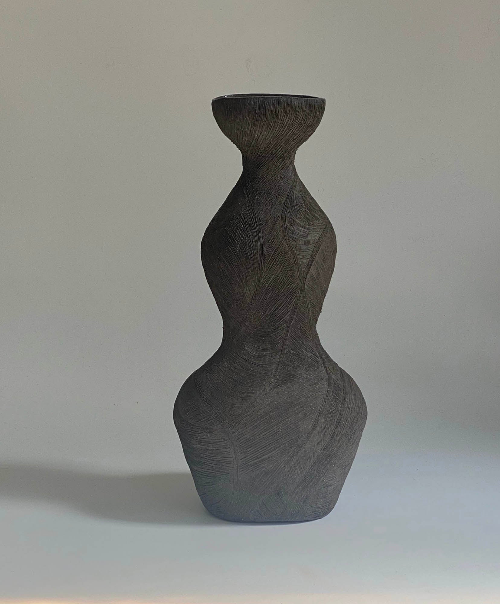 Noir Kapok Vessel