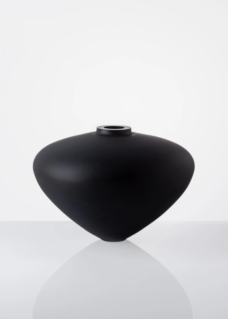 Basalt Black Fleur Matte Vase