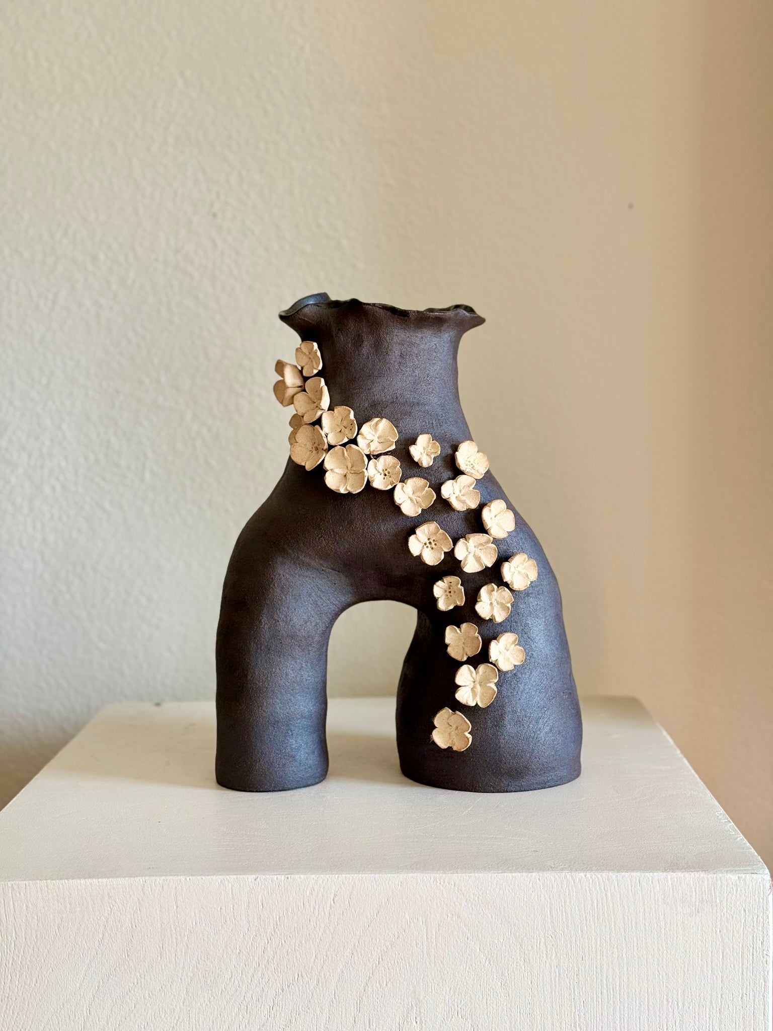 Rythmic Black Earth Base With Flowers