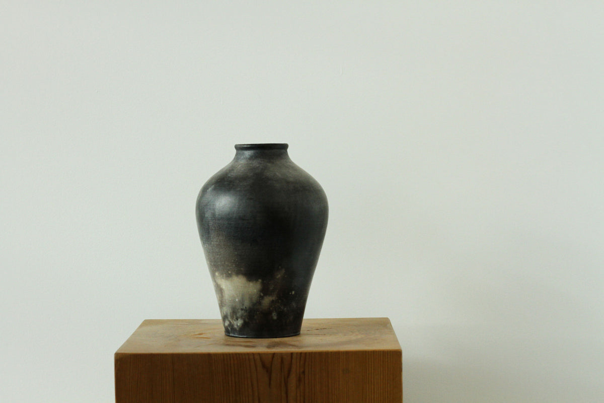 Sawdust-Fired Vase 057