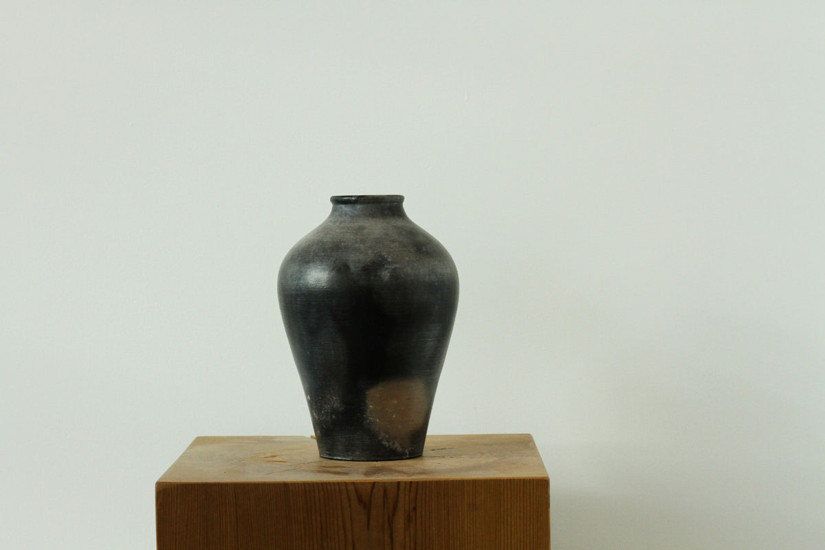 Sawdust-Fired Vase 057
