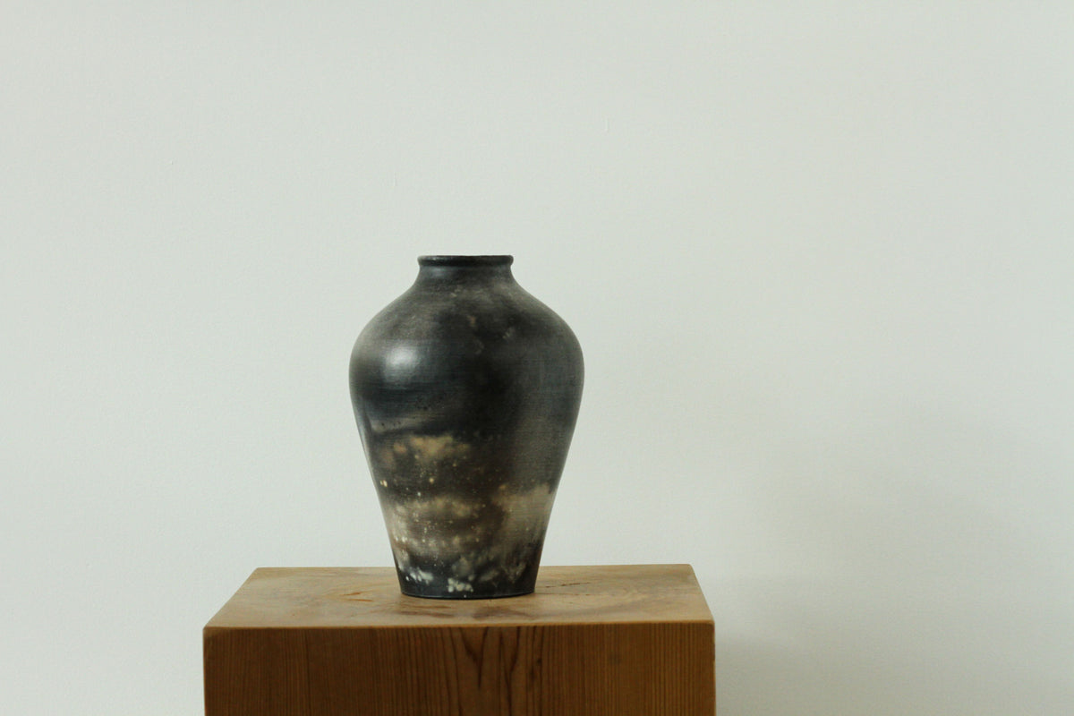 Sawdust-Fired Vase 057