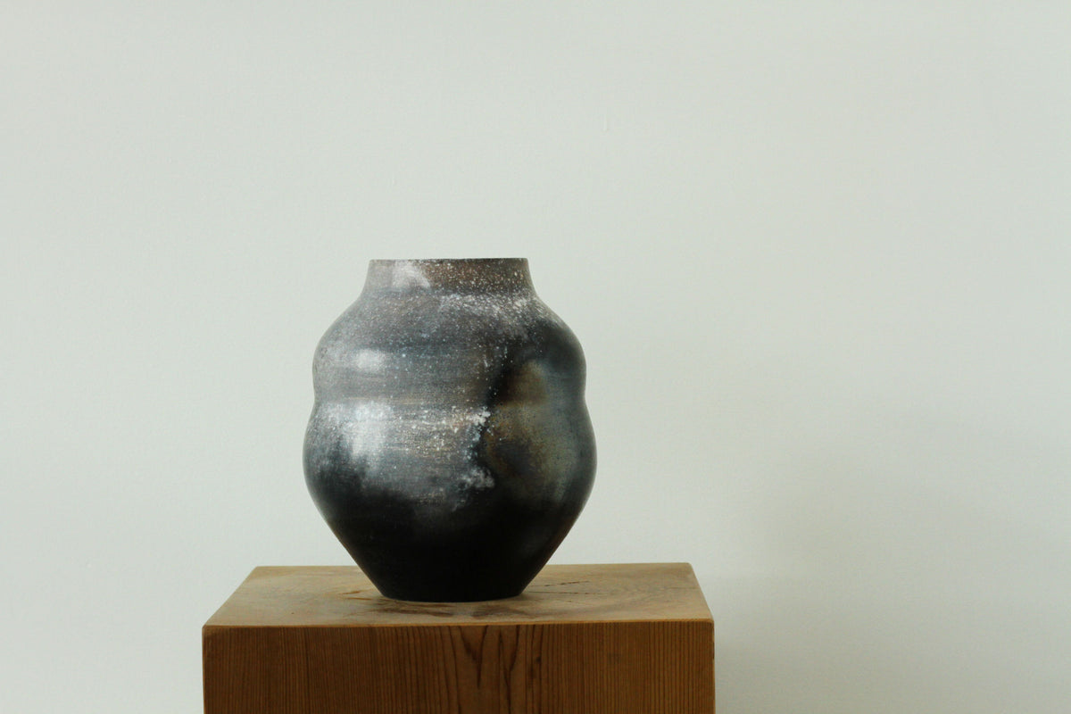 Sawdust-Fired Vase 083