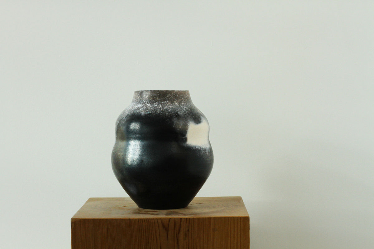 Sawdust-Fired Vase 083