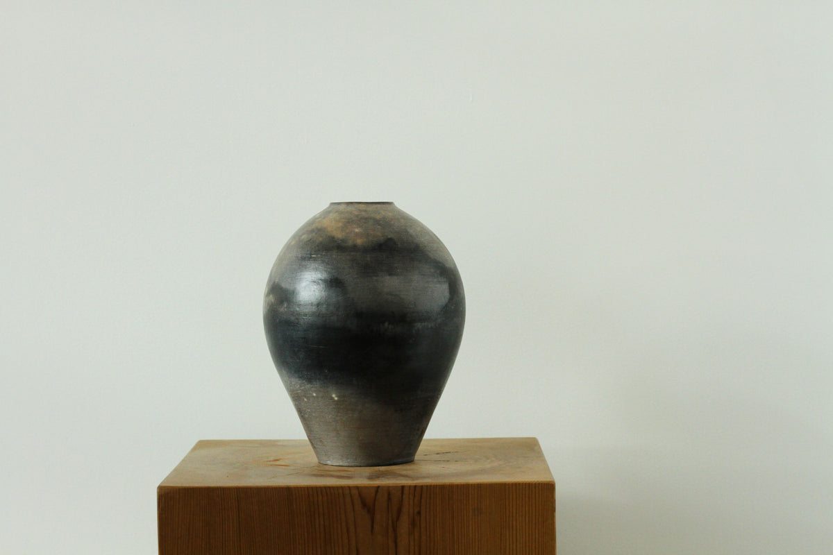 Sawdust-Fired Vase 058