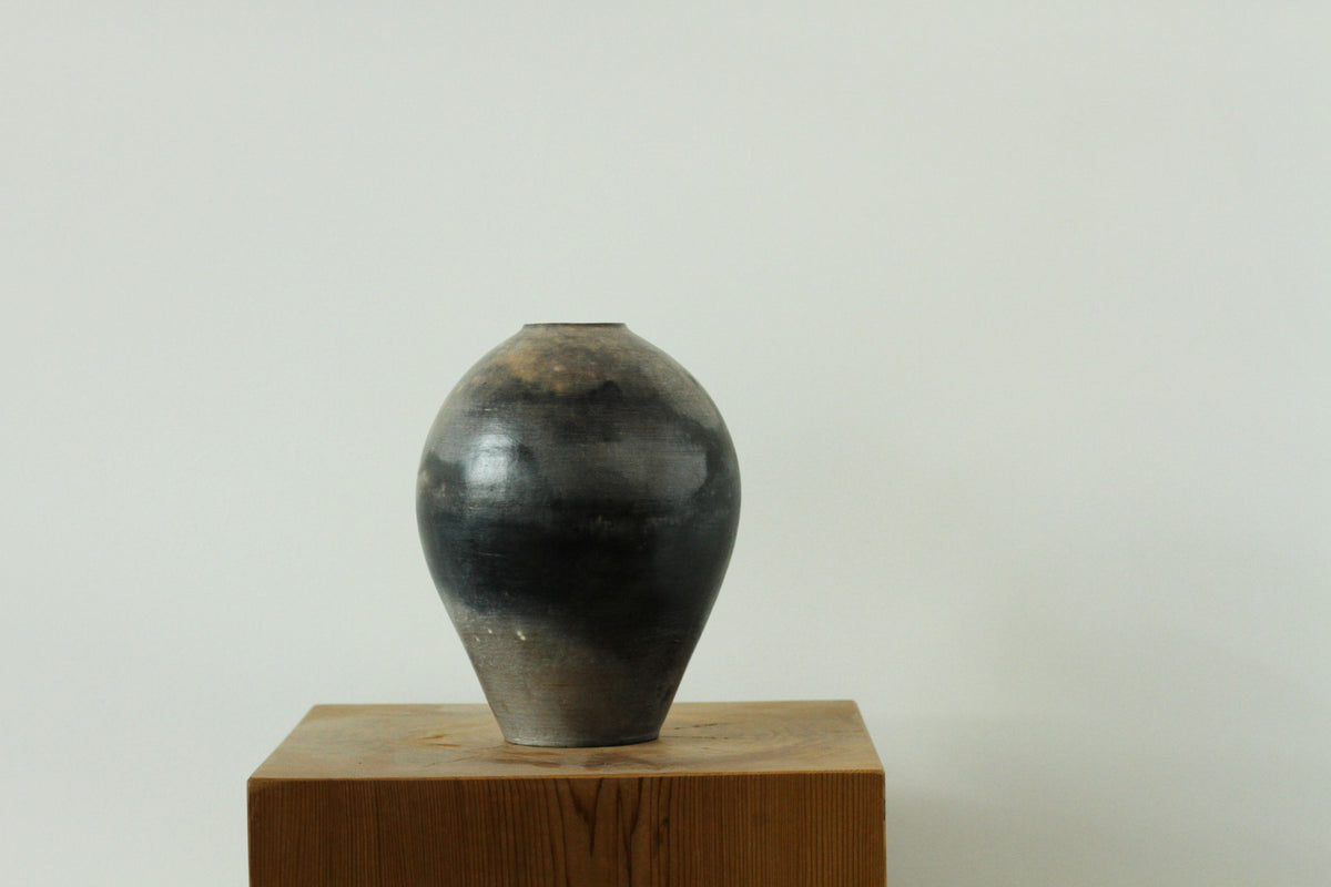 Sawdust-Fired Vase 058