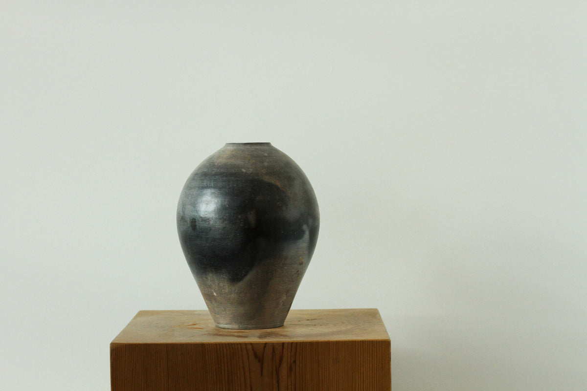 Sawdust-Fired Vase 058
