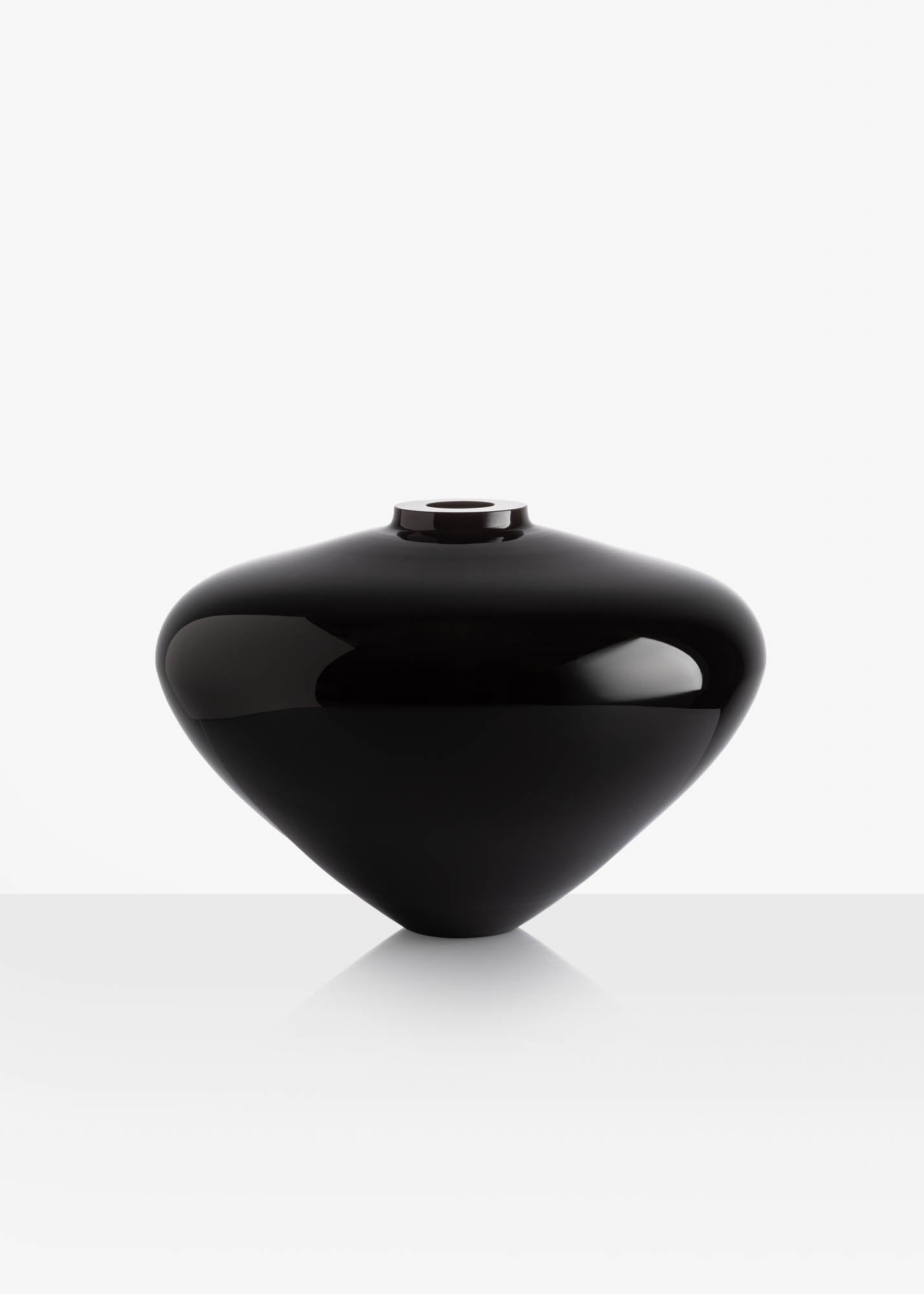 Black Fleur Vase